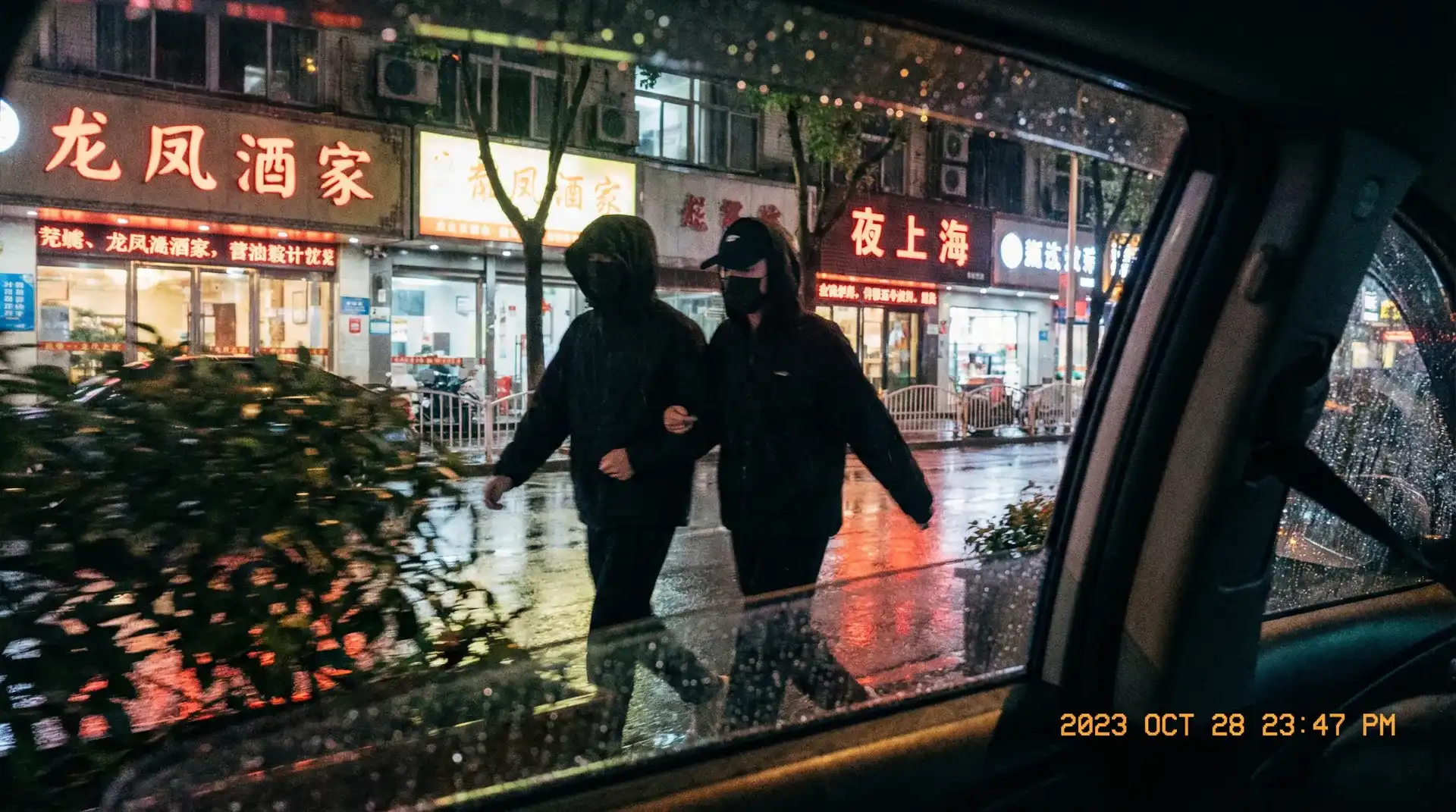 吃鸡巴 - 顶流明星深夜密会现场抓拍照片